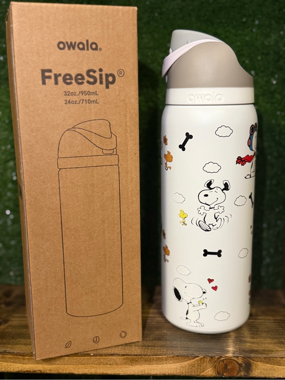 Owala FreeSip White Snoopy Stainless Water Bottle - 32oz